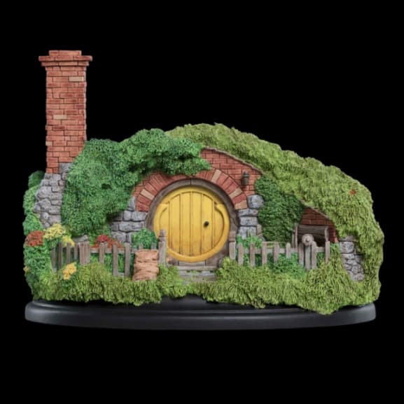 Hobbit Trilogy - Hobbit Hole - 16 Bagshot Row - Chimney Environment Figurine (Merchandise Collectible)